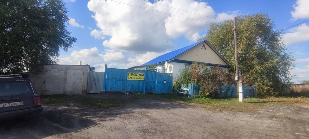Частный шпальный дом.
