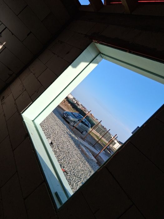 Vand casa navodari pe strada V3
