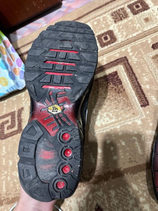 Продам кроссовки