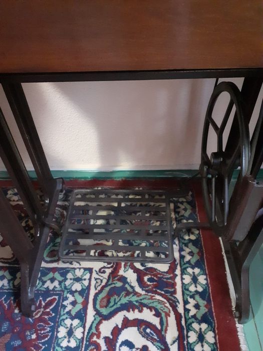 Vânzări mașină de cusut