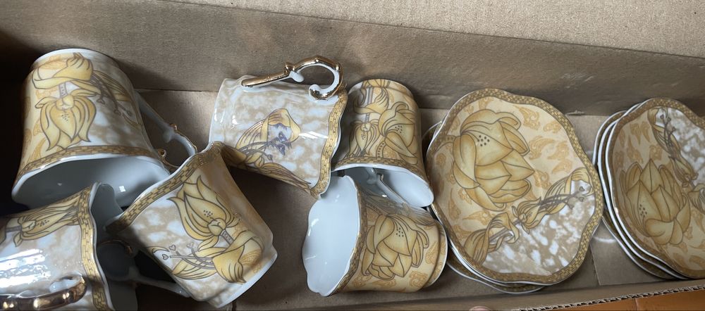 Посуда (Стаканчики с блюдцами)