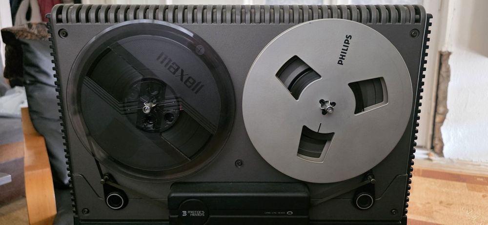 Vând magnetofon Philips N 4504