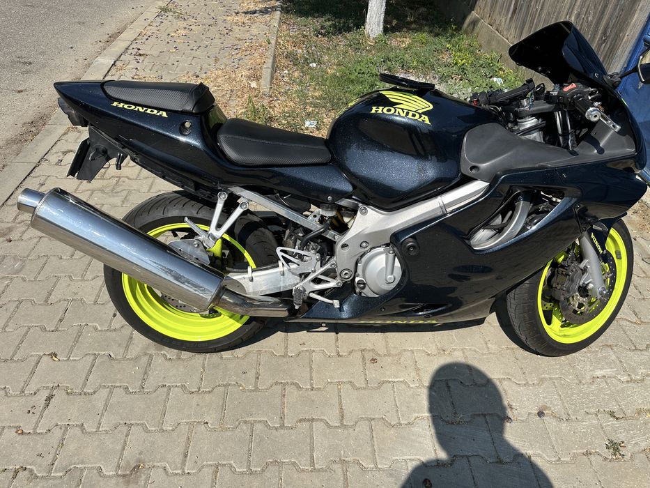 De vanzare honda cbr f4i 600