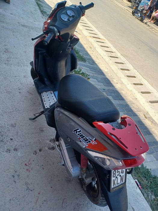 Vând sau schimb scuter