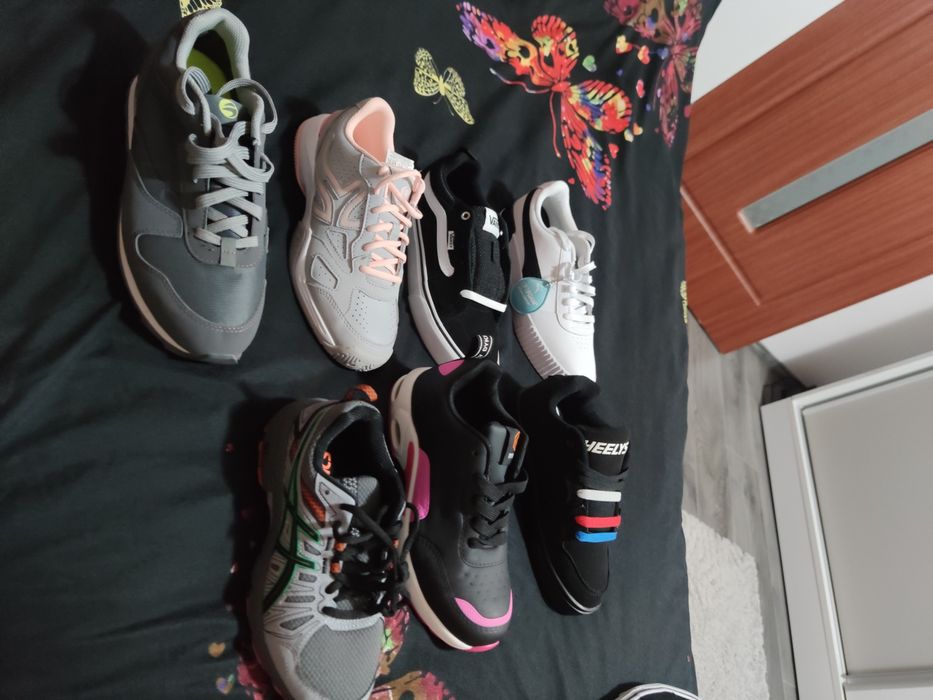 Vând adidași originali