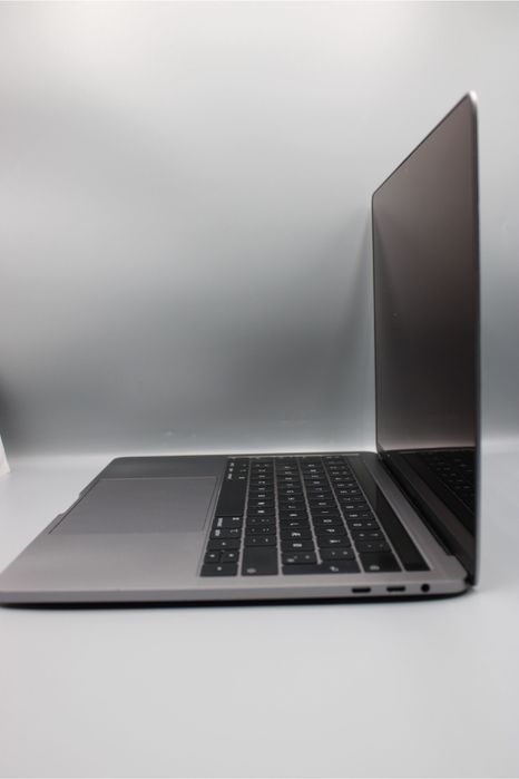 Laptop Apple MacBook Pro/ Procesor Quad/ Intel Core i5/ 8GB RAM/ 512GB