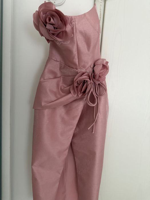 Rochie de ocazie cu corset și aplicații deosebite