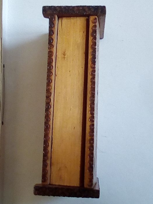 Стара дървена кутия