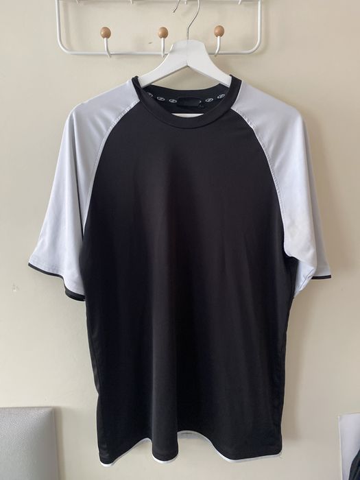 Спортна черна тениска