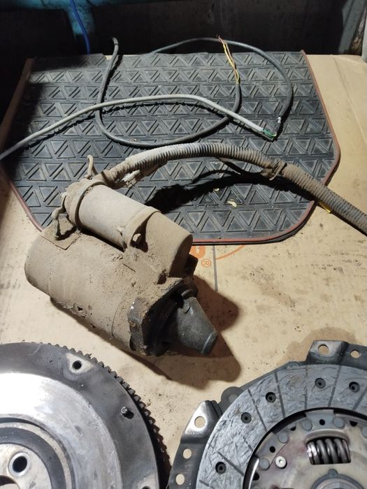 Продам запчасти несанн примьера.