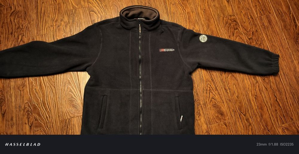 Продам ветровку демисезонную