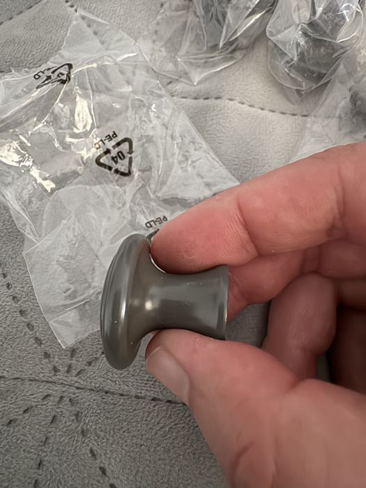 Сиви дръжки за мебели от IKEA