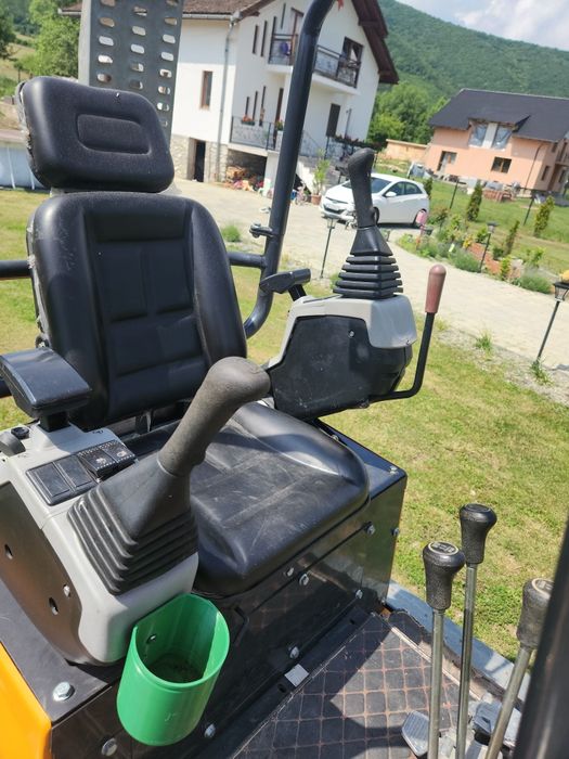 Mini Excavator de inchiriat