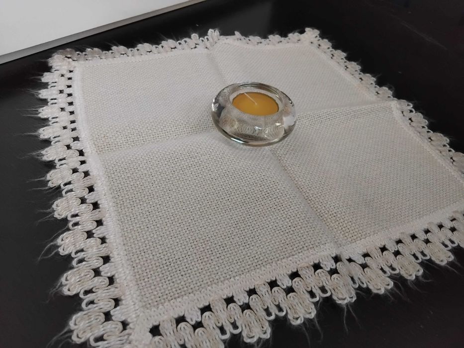 Битови карета и подложки за маса