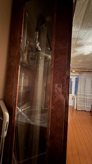 Продается классический сервант (витрина)