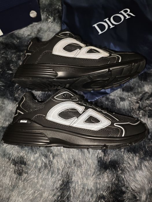Кроссовки от Dior