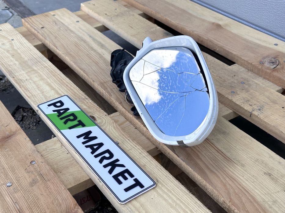 Дясно огледало СЧУПЕНО AUDI A6 4G C7