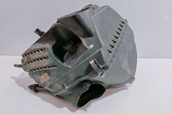 Carcasa filtru aer  2.4 benzina 4F0133835D Audi A6 4F/C6