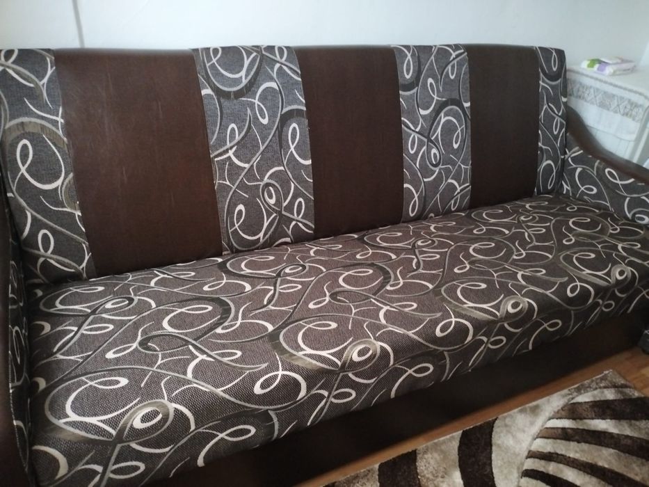 Canapea extensibila 3 locuri