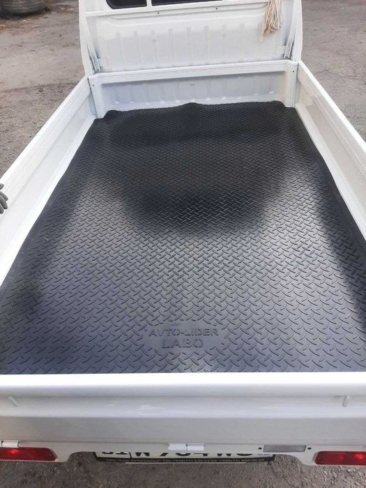 Labo Avtomashinasi bort qismiga rezinivi kovrik