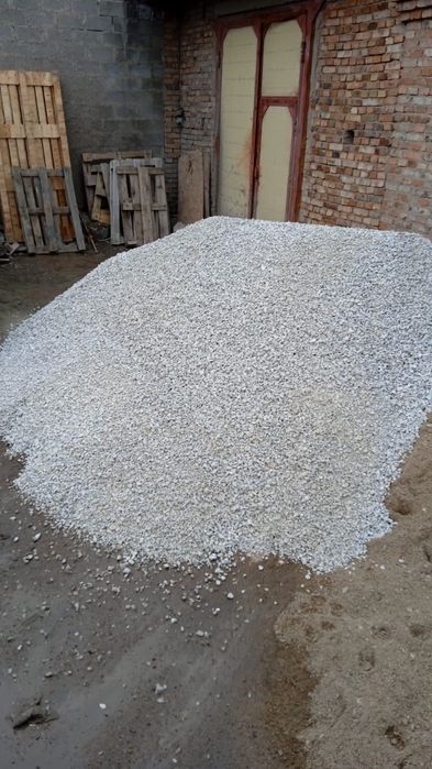 Доставка щебня. Щебень любой фракции. КамАЗ. Китаец. КамАЗ с прицепом.