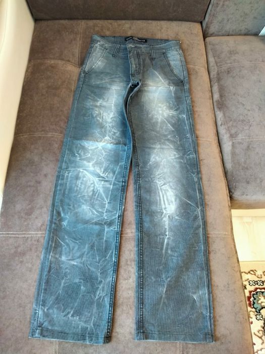 Продам джинсы 3000 тенге.