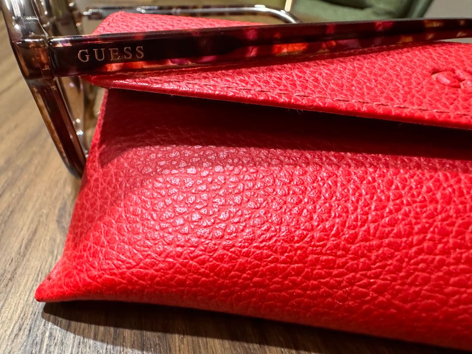 Слънчеви очила GUESS