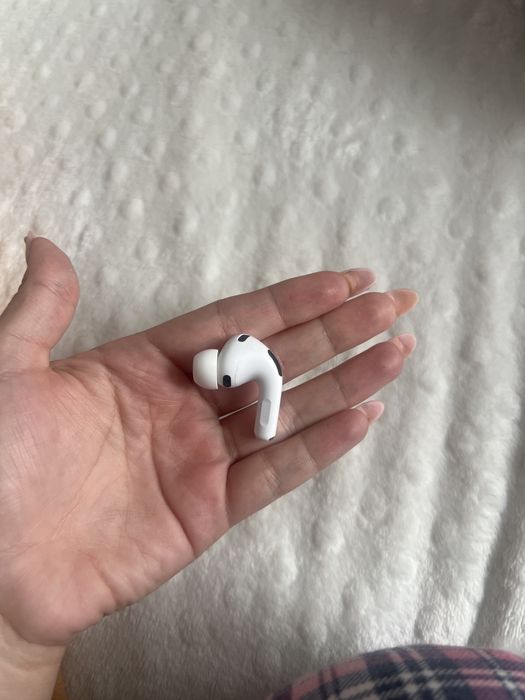 Левый наушник AirPods Pro 3 б/у