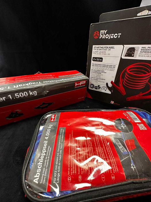 Set de echipamente auto esențiale pentru asistență rutieră