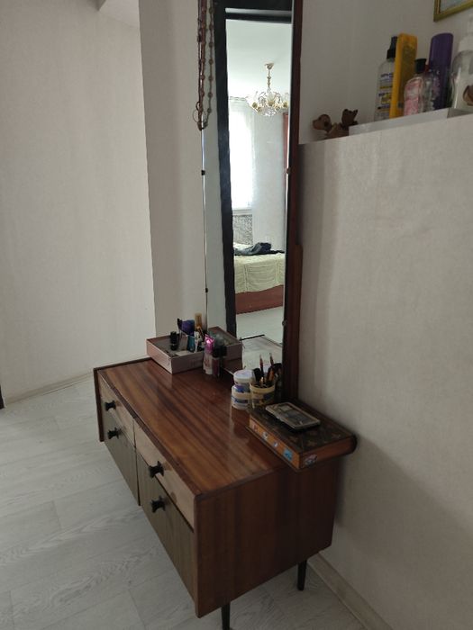 Продам трюмо с зеркалом