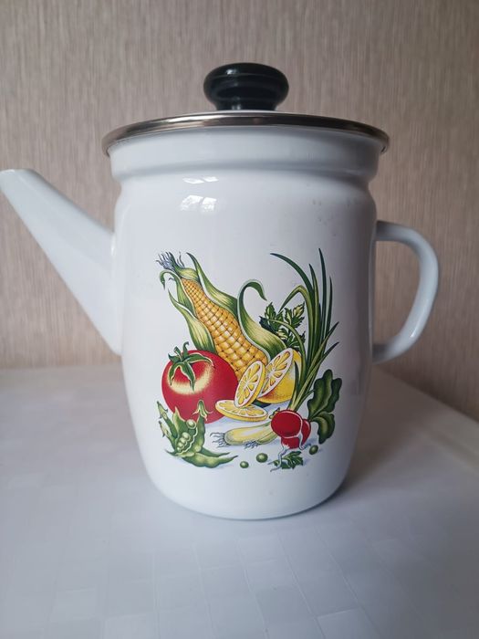 Продам эмалированный кофейник