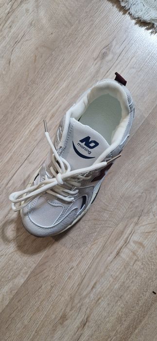Кроссовки новые легкие