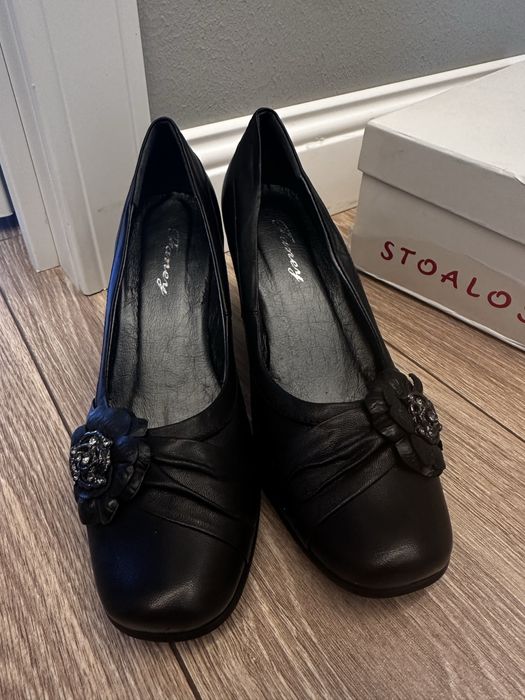 Продам новые туфли