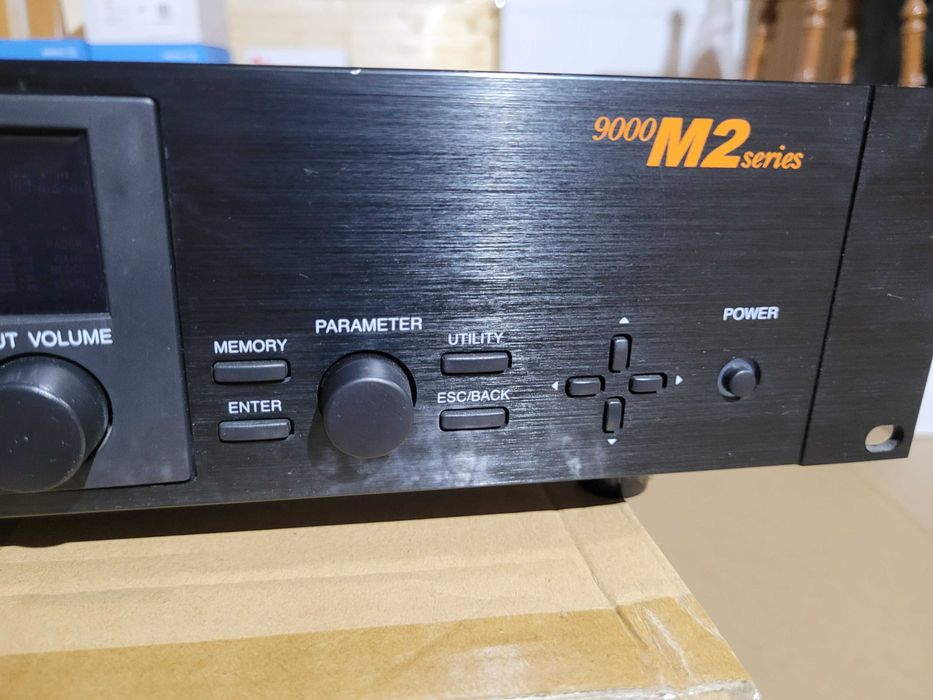 Amplificator profesional TOA M-9000M2 cu MIXER matricial modular