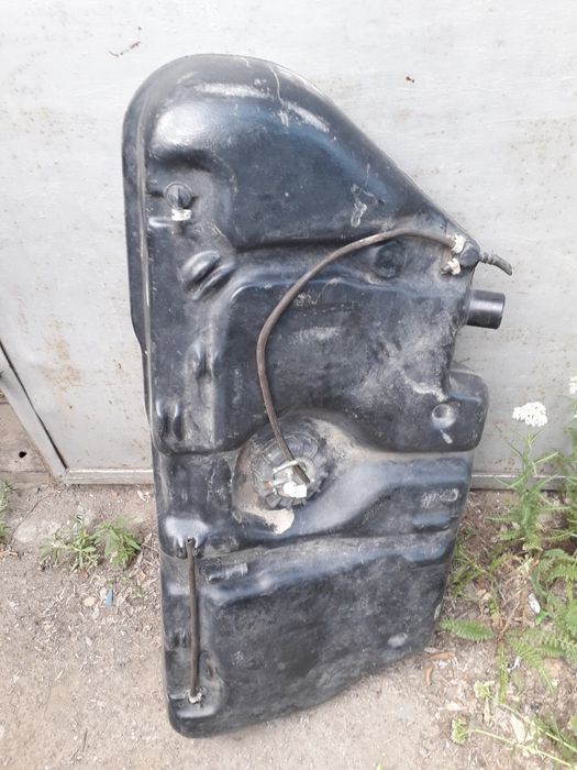 Продам бак на девятку из пластика