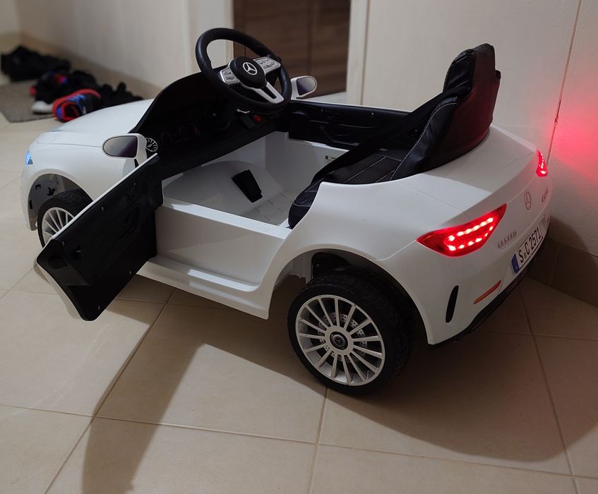 Акумулаторна детска кола Мерцедес-Бенц CLS