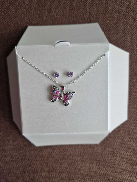 Комплект синджирче с висулка пеперуда и обеци.