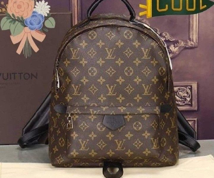 Rucsac +portofel Louis Vuitton super model,saculet, etichetă