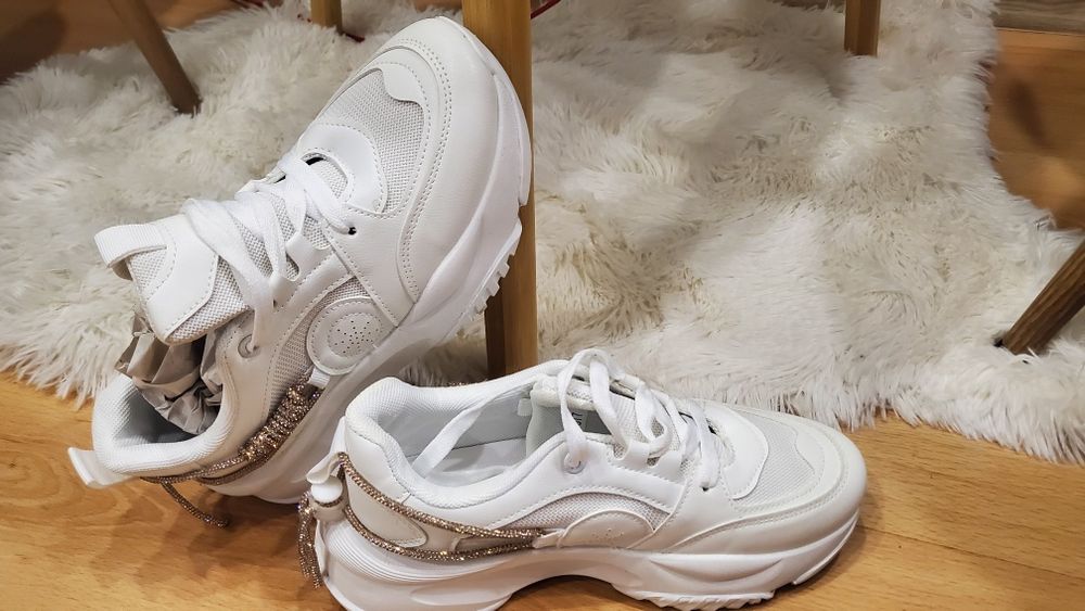 Нови Бели маратонки