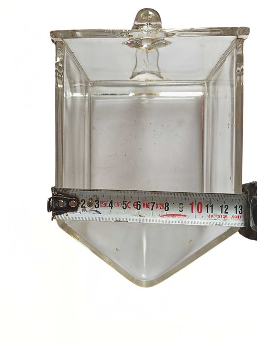 Старинни стъклени съдове