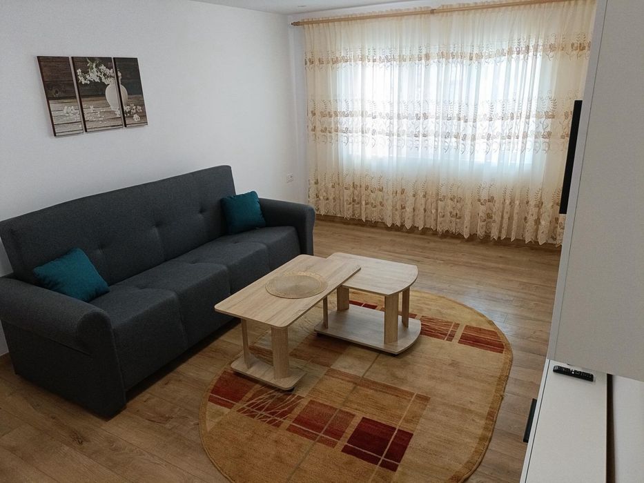 Inchiriez apartament 2 camere decomandat