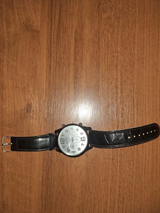 Часы наручные работают