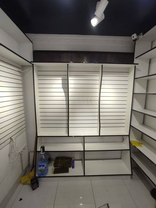 Magazin mebili sotiladi