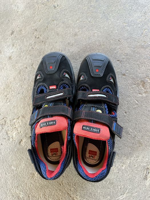 Sandale ptotectie jalas, marime 41, material respirabil, bombeu metalic. Produs Nou.