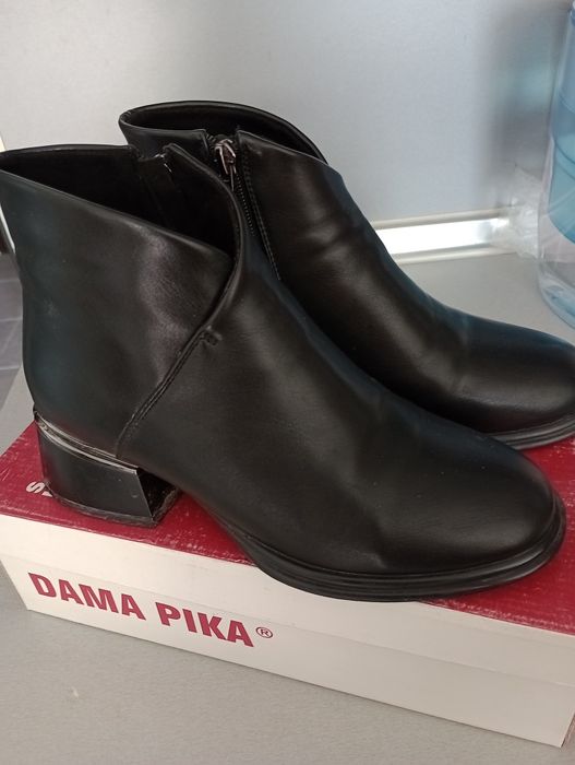 Дамски боти ,естествена кожа.35 лева