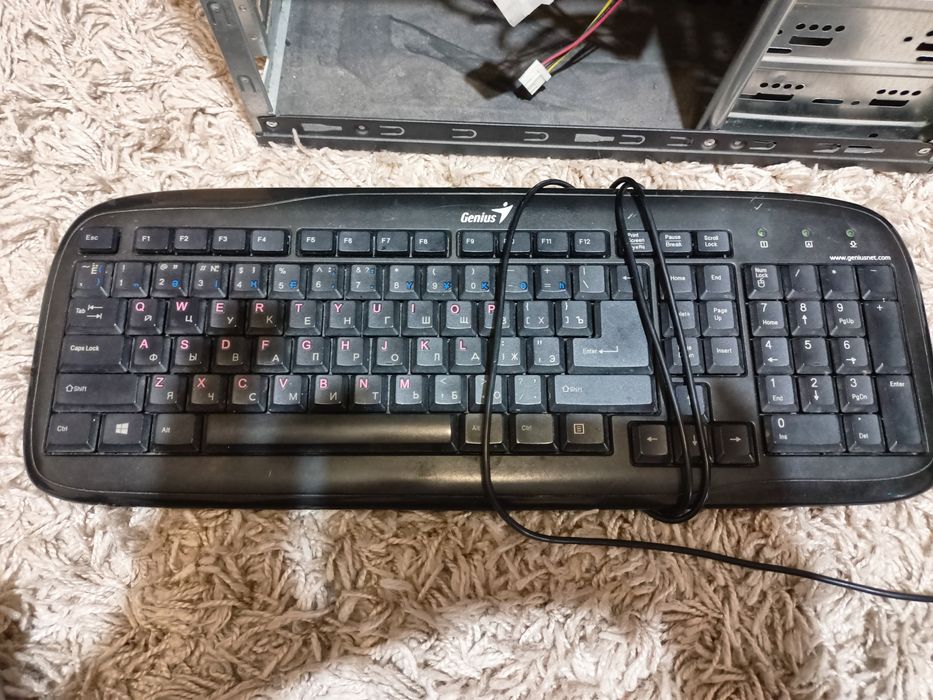 Системный блок и клавиатура
