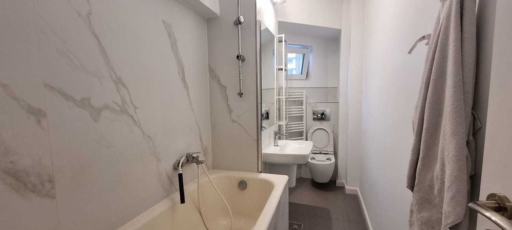 Inchiriez ap. doua camere  Pta. Unirii (2 min metrou)