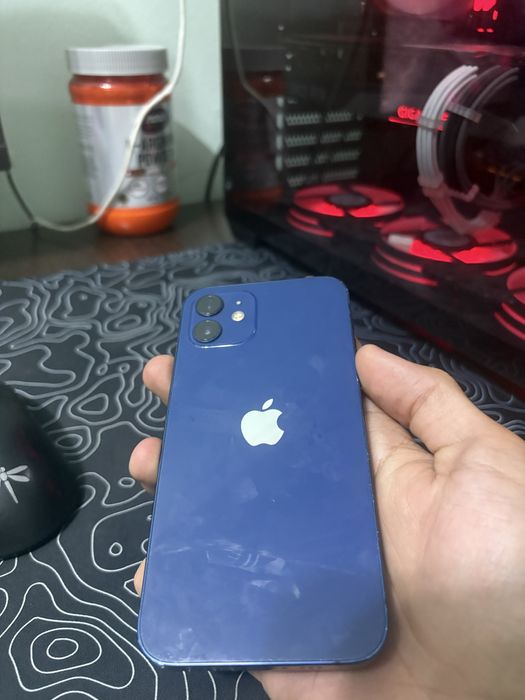 продам телефон Iphone 12