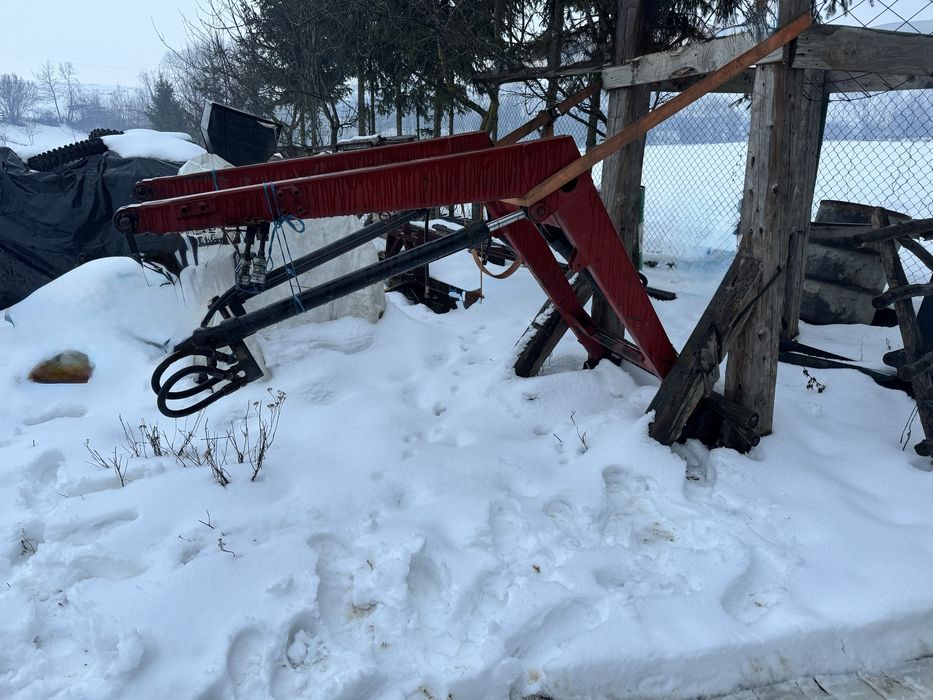 Incarcator frontal pentru pentru tractoare 445, 530, 640