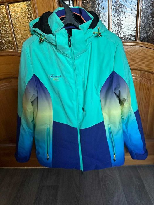 Продам спортивный ,лыжный костю 48 размера